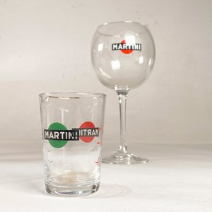Set de 5 piezas de cristalería con monogramas: Martini, Stella Artois y Freixenet - imagen 2