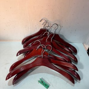 Lote anterior: 10 Perchas de Madera Marrón Oscuro