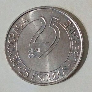 Moneda Conmemorativa Portugal 25 Escudos 1984 Revolución Claveles - imagen 2