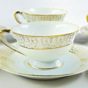 Seis Pocillos de Porcelana Blanca con Guarda Dorada y Platillos - imagen 4
