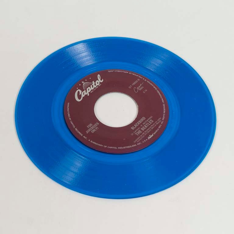Disco Vinilo Single "Blackbird" de The Beatles, Edición Coleccionista Capitol Records Color Azul