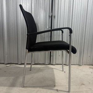 Par de Sillas de Oficina/Sala con Estructura Cromada y Tapizado Negro - imagen 8