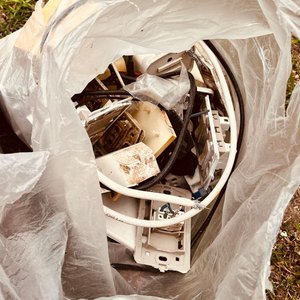 Cajón con Varios Artículos de Metal y Plástico - imagen 4