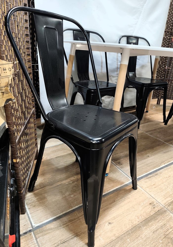 Mesa Eames Blanca con Sillas Tólix Alto - imagen 4