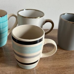 Lote de 10 Tazas de Cerámica con Diseños Variados - imagen 4