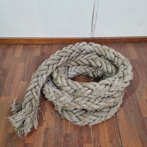 Lote siguiente: Soga de Barco Trenzada de 6 Metros para Decoración Rústica o Uso Náutico