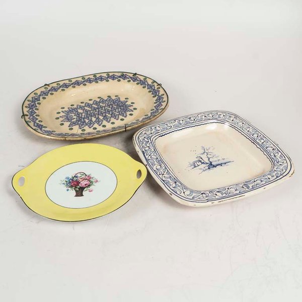 Bandeja de Porcelana Checa y Fuentes de Cerámica Antigua Decoradas