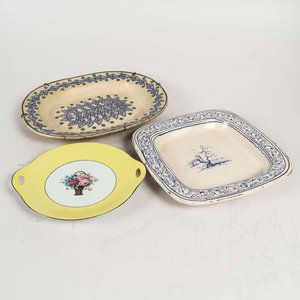 Lote siguiente: Bandeja de Porcelana Checa y Fuentes de Cerámica Antigua Decoradas