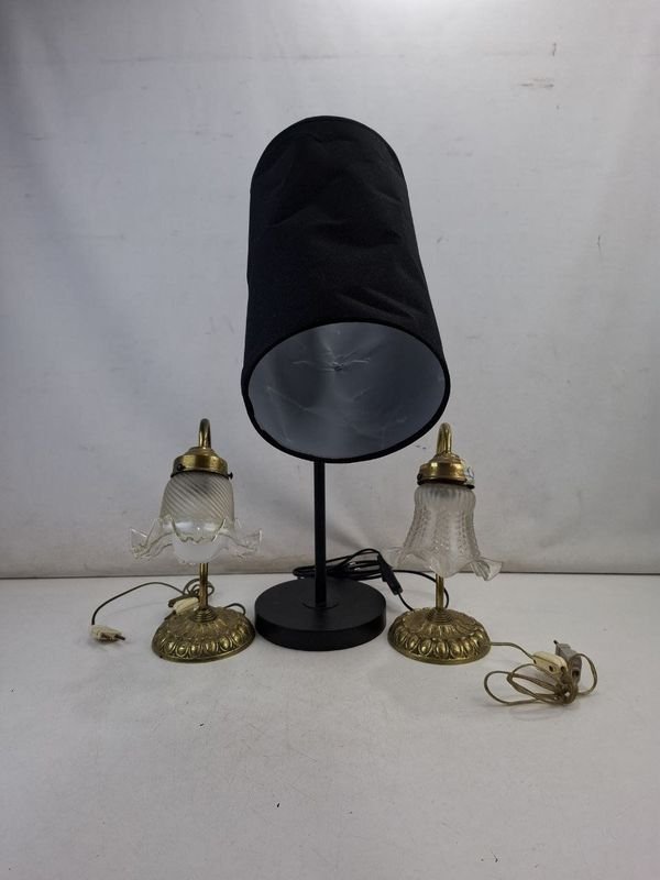 Lote de 3 Lámparas: Mesa con Pantalla Negra y 2 Veladores de Bronce - imagen 1