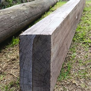 Dos tirantes Cilindrico de madera con Detalles de Uso Medidas: Largo 300 cm  x Diámtero 12 cm /  Tirante rectangular de madera Noble .Medidas: Largo 152 cm  x 9 cm x 15 cm - imagen 9