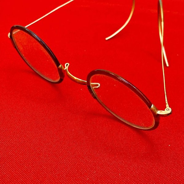 Antiguos lentes enchapados en oro con detalles en baquelita - imagen 5