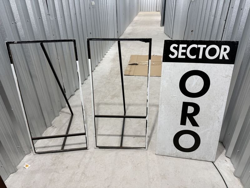 Estructuras Metálicas Porta Cartel con Base de Pie