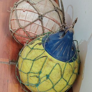 Lote anterior: Juego de 2 Boyas de Pesca/Navegación Rojas y Amarillas con Redes