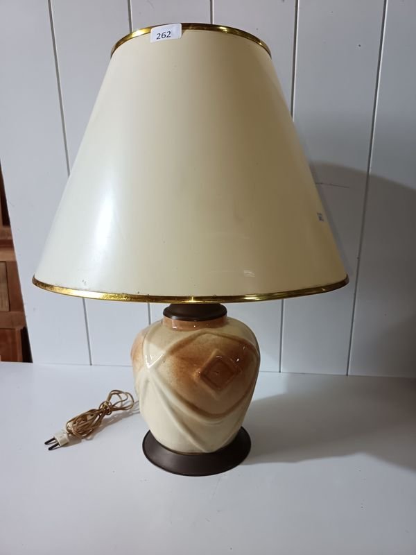 Lámpara Antigua de Mesa con Base de Losa y Pantalla Beige