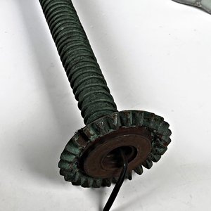 Lámpara de Hierro Artesanal Estilo Vitraux con Pantalla de Vidrio Verde y Blanco - imagen 5