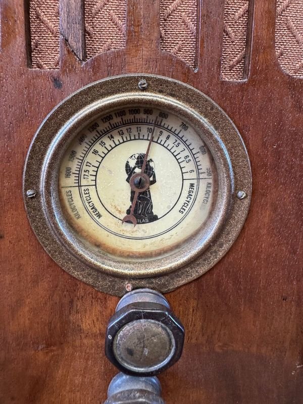 Radio de Valvula Antiguo con Caso de Madera - imagen 8