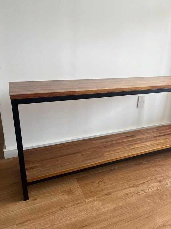 Rack con estante de madera y hierro - imagen 3