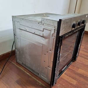 Horno Eléctrico Panavox Plateado con Detalles y Falla en Resistencia - imagen 3