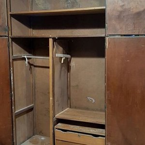 Placard Enchapado de Madera Oscura, 4 Puertas y 3 Cajones Internos - imagen 2