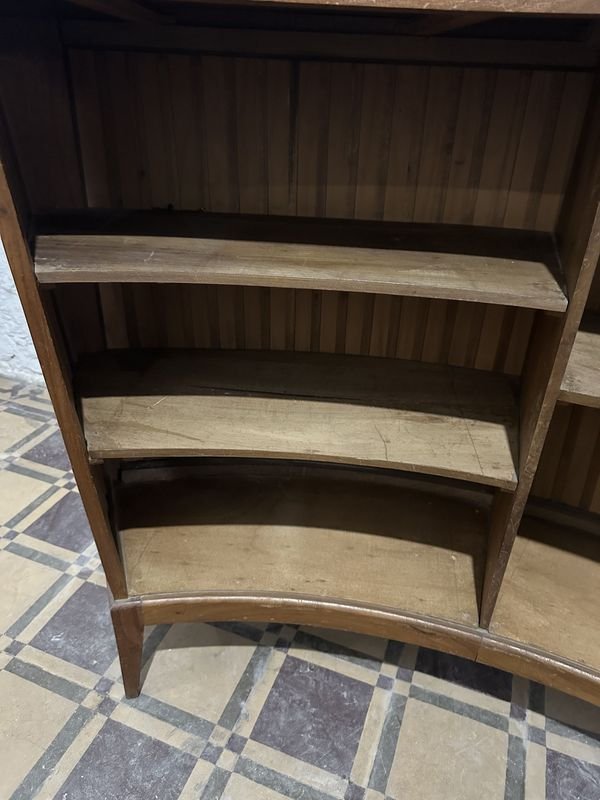 Barra de madera con butacas y estanterías - imagen 6