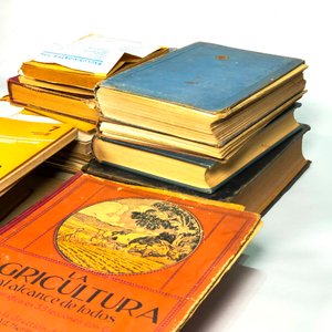 Lote de Libros Varios Motivos, Incluyendo Agricultura y Normativa Agropecuaria - imagen 3