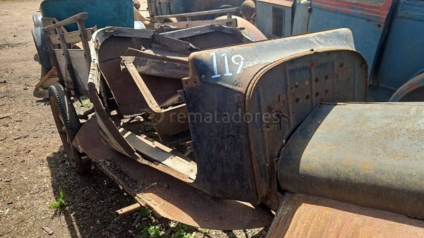 Chasis y Carrocería de Camioneta Antigua para Restaurar - imagen 1