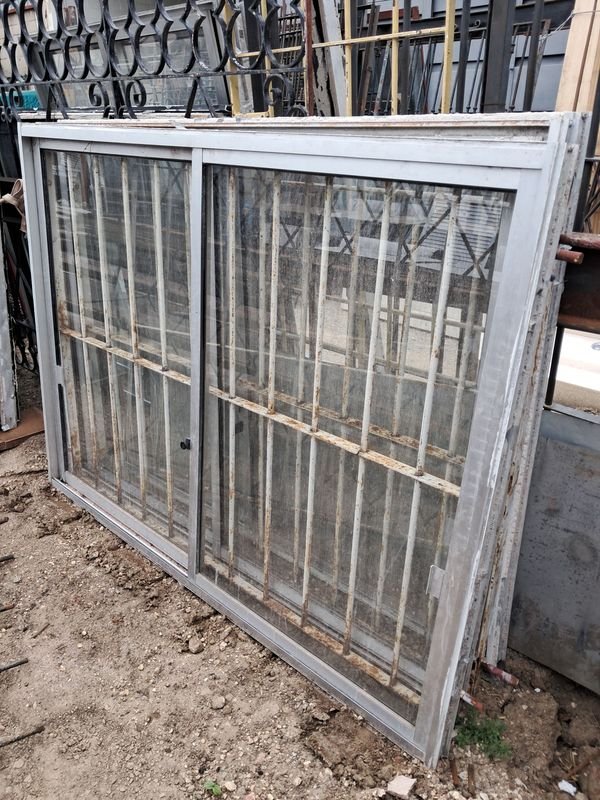 3 Ventanas de Aluminio Corredizas de 2 Hojas con Rejas