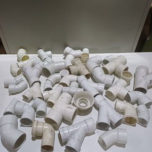 Lote de Conexiones Sanitarias de PVC: Codos, Tes, Ramales y Más - imagen 1