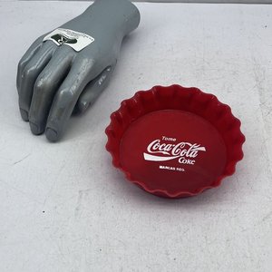 Despojador de Plástico Coca-Cola con Diseño de Tapa Roja - imagen 1
