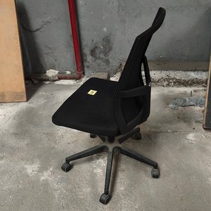 Silla de Oficina Negra con Respaldo Alto y Base Giratoria - imagen 3