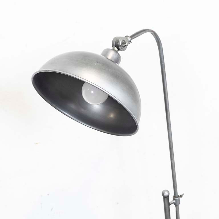 Lámpara de pie ajustable en metal con buen estado - imagen 3
