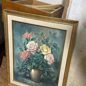Lote siguiente: Cuadro de Flores en Jarrón Dorado