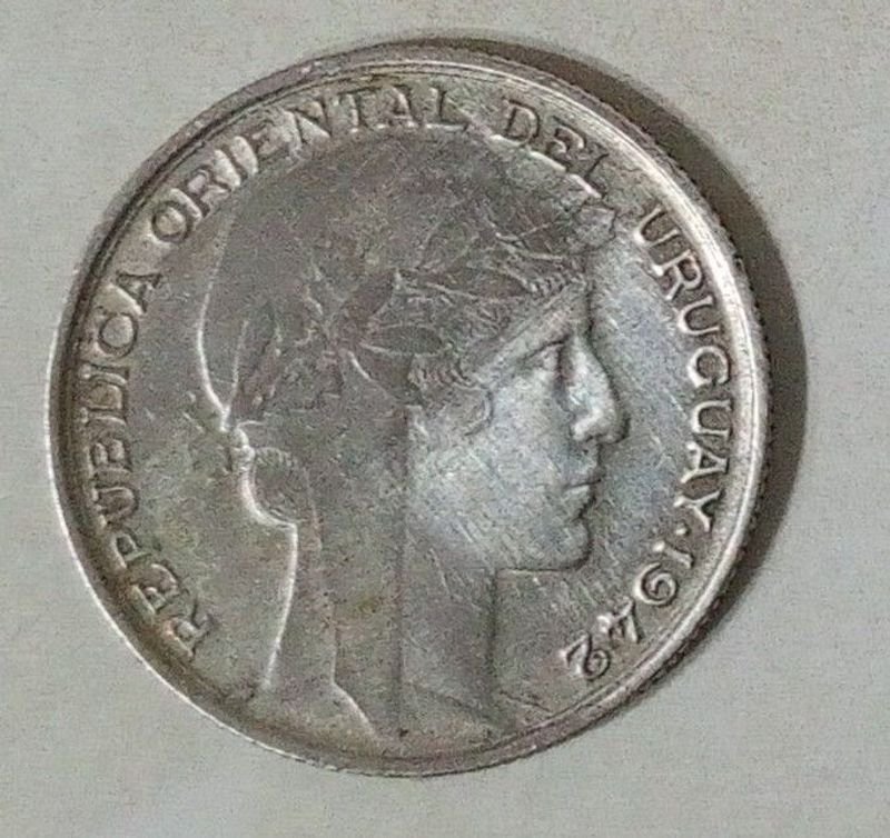 Moneda Uruguaya de Plata 20 Centésimos 1942 - Efigie de la República