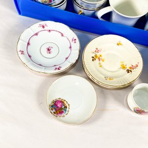 Lote de Tazas y Platos con Diseños Florales y Clásicos - imagen 2