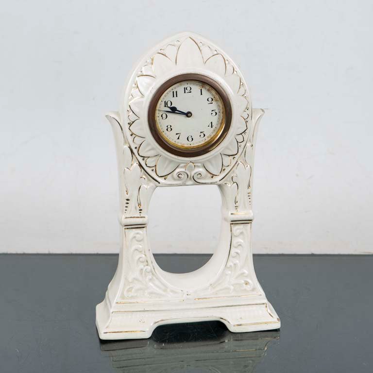 Lote anterior: Reloj de loza alemana con diseño clásico