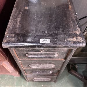 Lote anterior: Cajonera Antigua de Roble con 4 Cajones