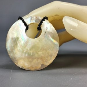 Lote de 13 Piezas de Bijouterie: Pulseras, Dijes y Collares Variados - imagen 7
