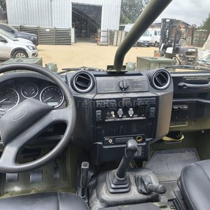 Vehículo todoterreno militar Land Rover Defender - imagen 4