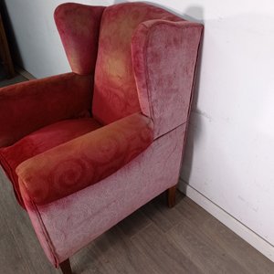Sillón Berger Rojo con Tapizado Desgastado por el Sol - imagen 4