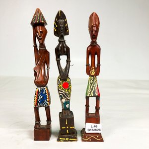 Tres Figuras Africanas de Madera Tallada y Pintada - imagen 2