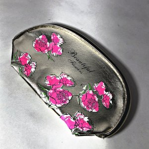 Lote de 25 Neceser con Diseño Floral y Cierre Dorado - imagen 3