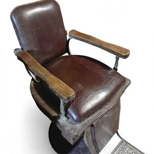 Antiguo Sillón de Barbero de Cuero Marrón con Reposapiés Metálico - imagen 2