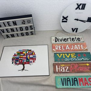 Lote de Relojes, Carteles Decorativos y Letrero Luminoso - imagen 9