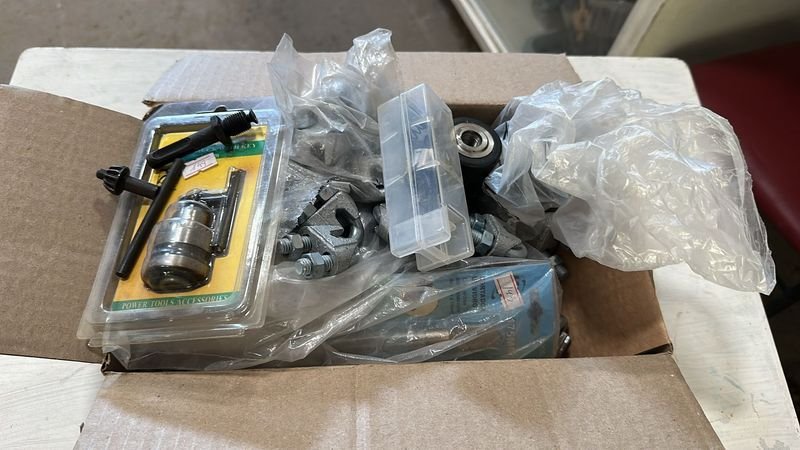 Caja de herramientas con accesorios y reducciones de PVC - imagen 2