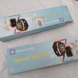 Cinco piezas: soporte de tv + dos smart watches + set de repostería + cortadora de cabello. - imagen 5