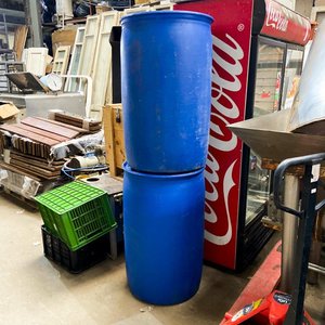 Lote siguiente: Dos tarrinas azules 200 litros usadas