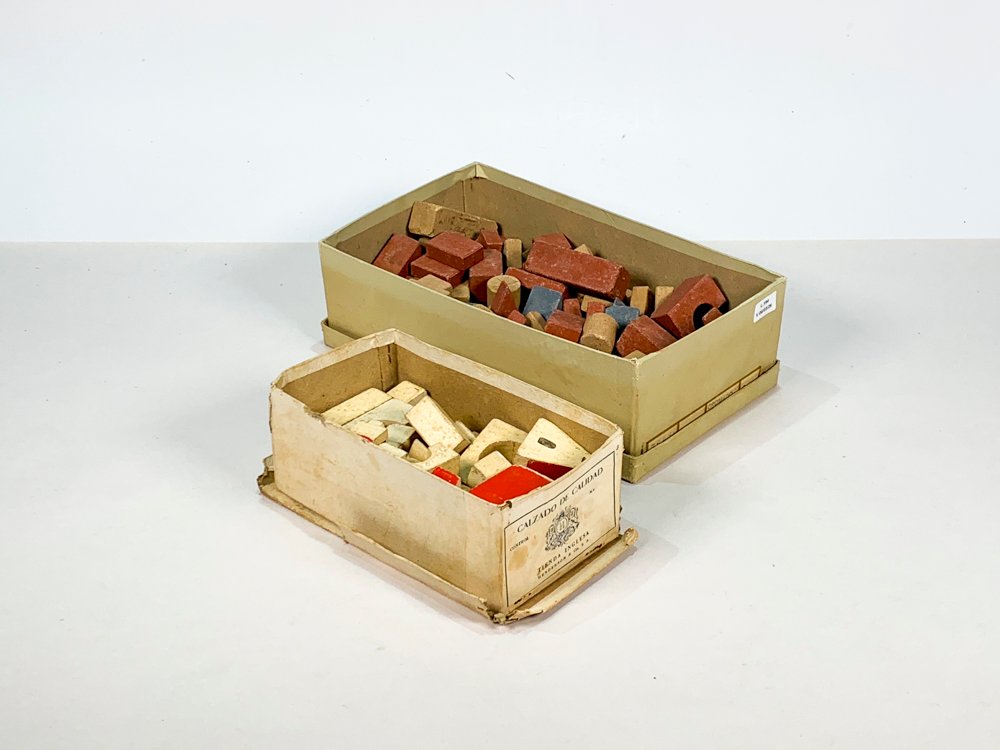 Lote anterior: Dos puzzles de madera y cerámica en buen estado