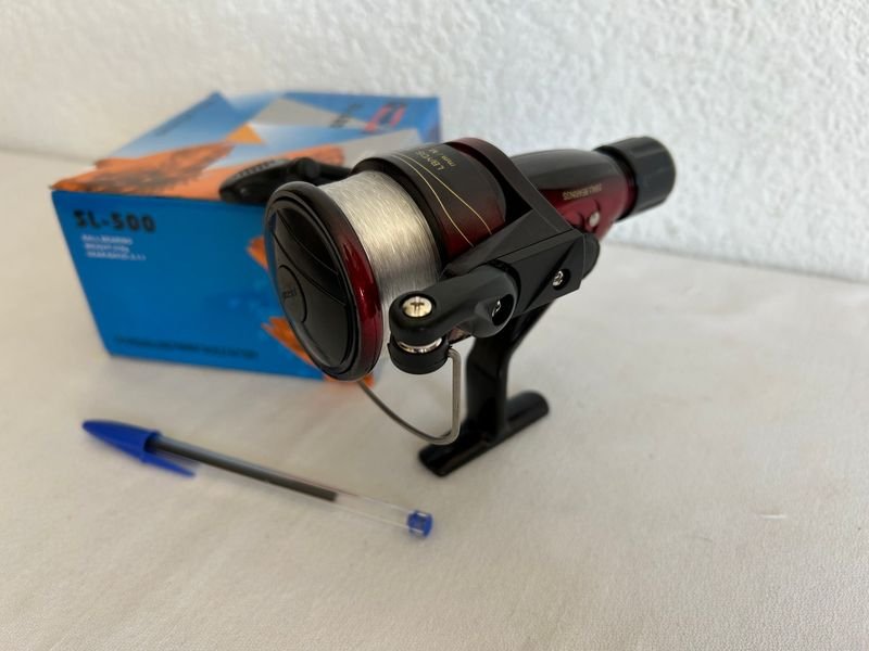 Reel de pesca nuevo y accesorios