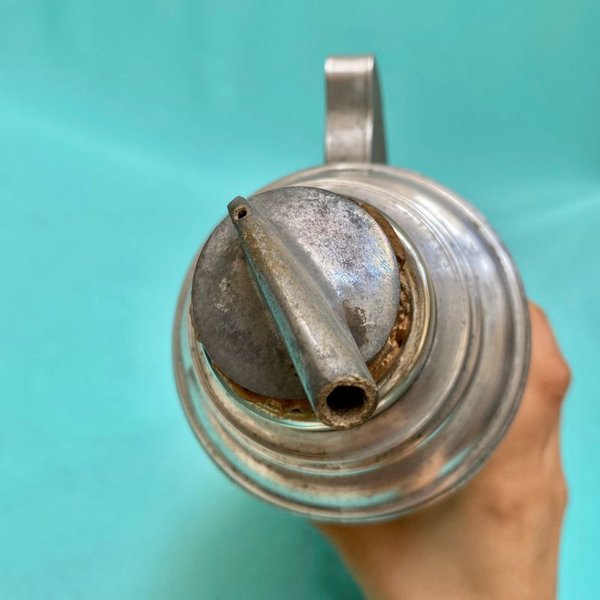 Antiguo termómetro de aluminio con tubo en vidrio y tapón metálico - imagen 5