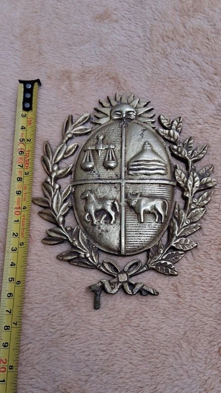 Escudo en bronce con emblema y diseño de armas - imagen 3